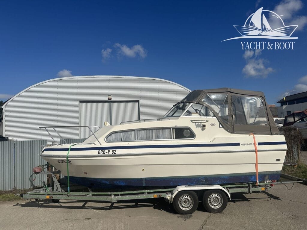 Viking 22 with road trailer