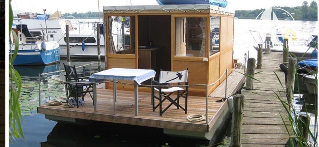 Idyllisches Hausboot