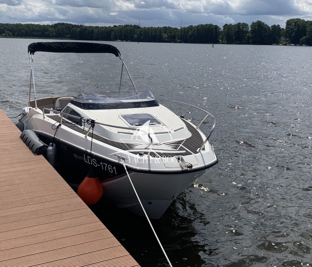 Quicksilver 555 Cabin