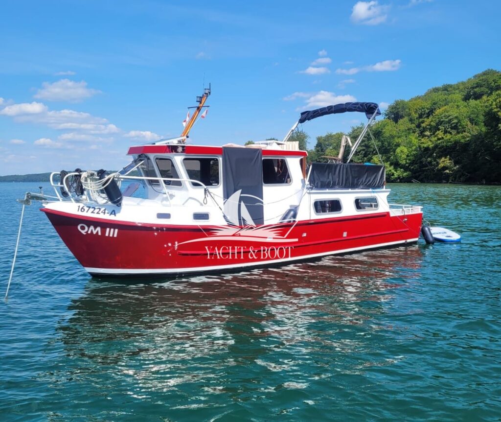 Crowntrawler 830