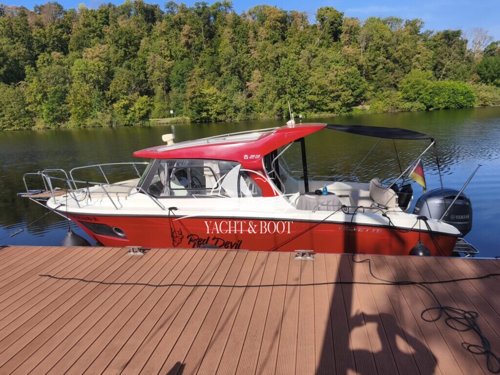 Motorboot Velvette 23 Active Sedan