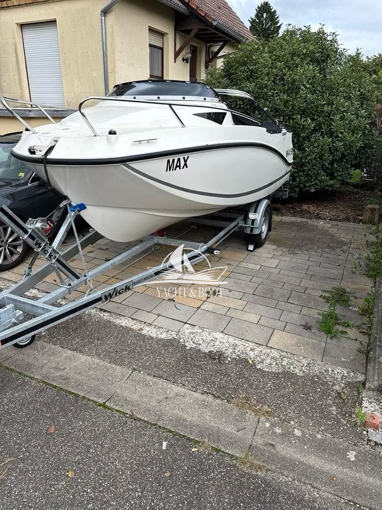 QuickSilver 505 Cabin