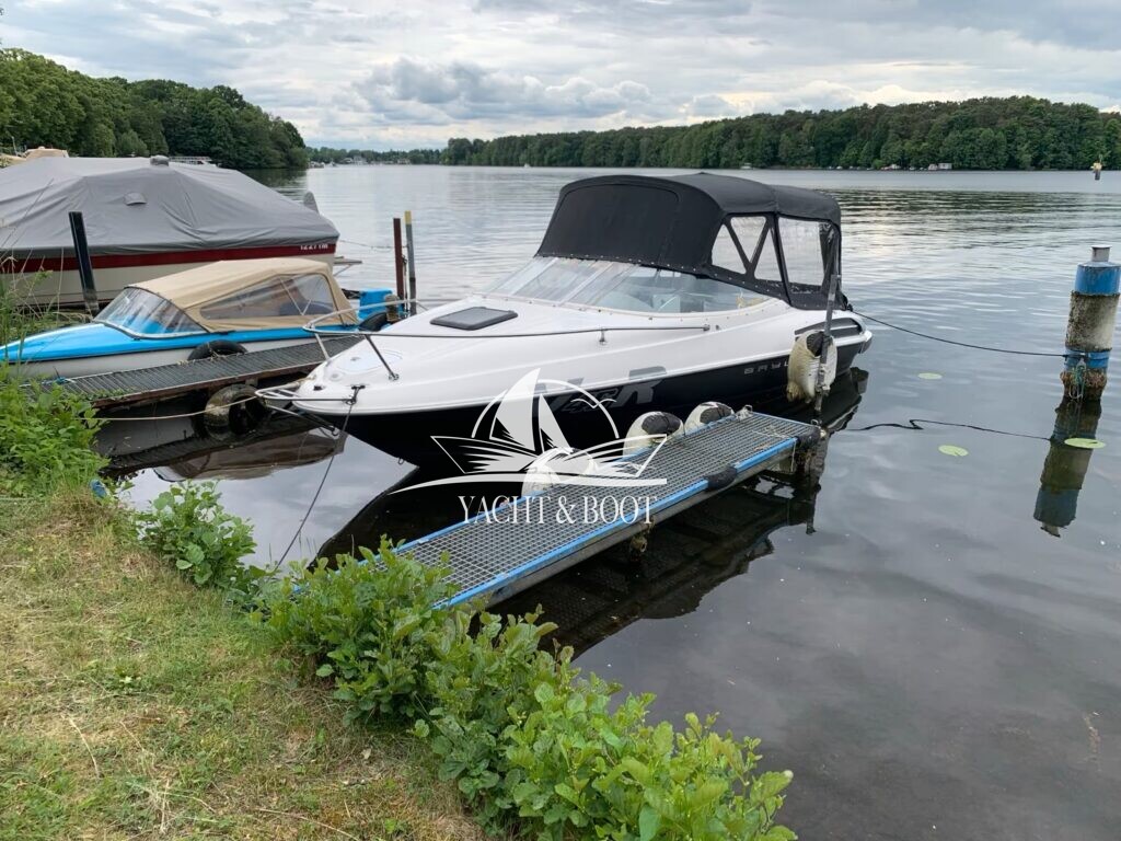 Bayliner Capri 2052